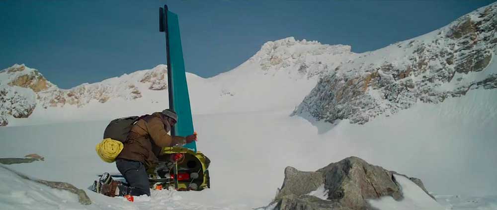 The mountain between. Между нами горы. Кино про горы. Красивые фильмы про горы. The Mountain between us 2017.